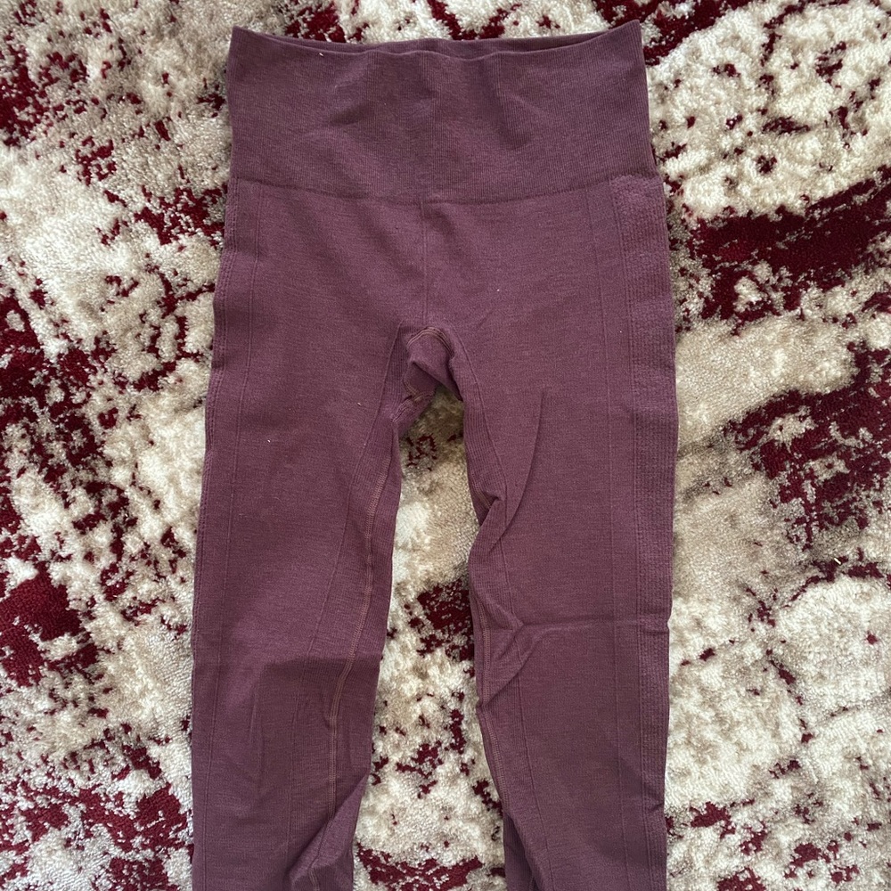 LuluLemon High-Rise Yoga Crop (4) Maroon.